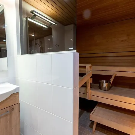 2ndhomes Unique & Spacious 2-storey With Sauna *