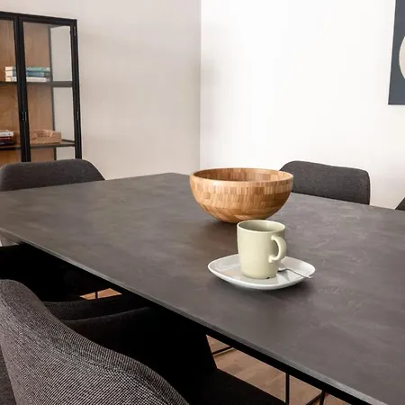 Apartamento 2ndhomes Unique & Spacious 2-storey With Sauna