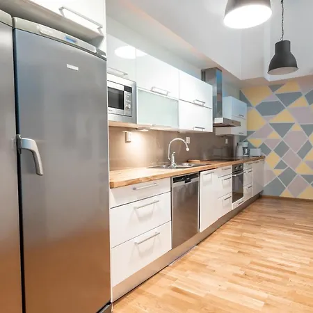 2ndhomes Unique & Spacious 2-storey With Sauna Lägenhet